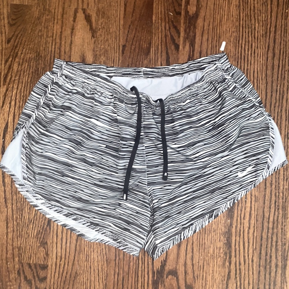 Nike shorts size large never worn!